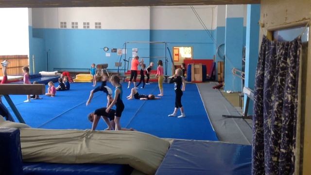 Тренировка по акробатике смотреть онлайн