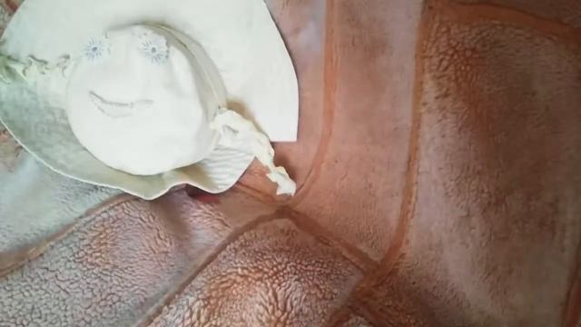 Бабушка сделала на дачу " смайлик " . Смайлик симпатичный ..... !!!! смотреть онлайн