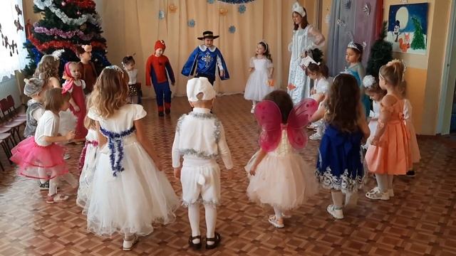 Новогодний утренник смотреть онлайн