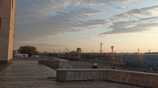 Тепловоз 2М62у - ??? с пригородным поездом Нижнекамск — Ижевск смотреть онлайн