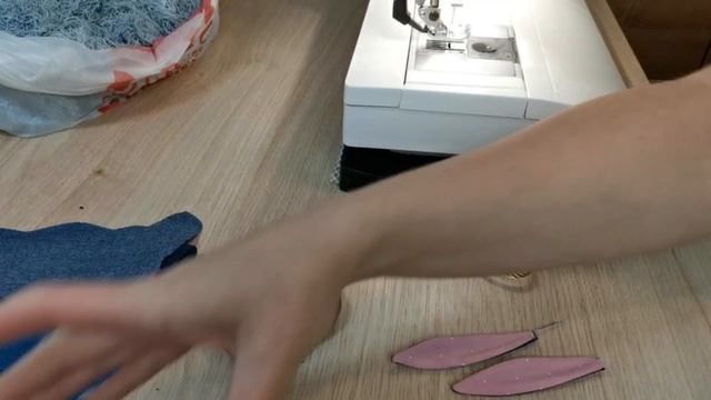 Шьем игрушку зайца. Ссылка на выкройку в описании к видео смотреть онлайн