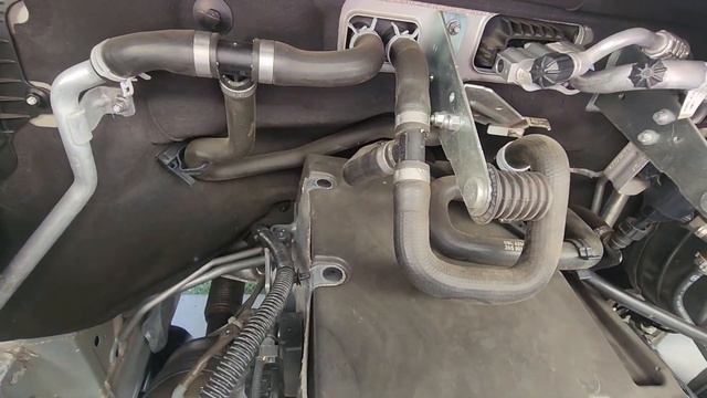 Mercedes M274 Spark Plug Change - 2019 Sprinter 4 Cylinder 2.0L Gas Motor смотреть онлайн