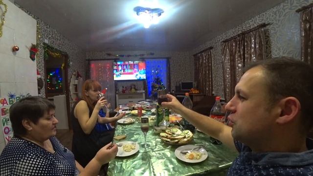 КАК ФЕРМЕРЫ ПРАЗДНУЮТ НОВЫЙ ГОД смотреть онлайн