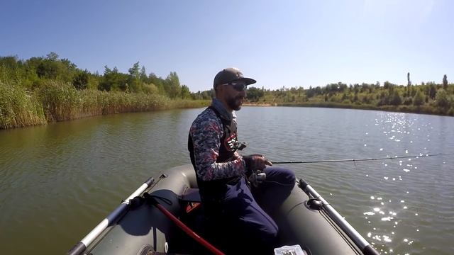 СУДАК НА БЛЕСНУ! Ловля на вертушки и колебалки осенью. Favorite Team смотреть онлайн