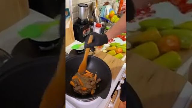 Тыква в духовке с говядиной, булгуром и овощами смотреть онлайн