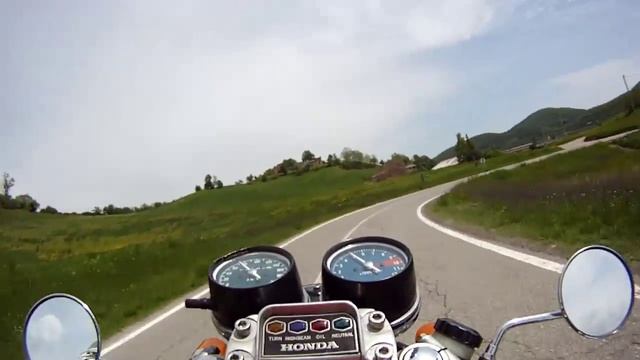 Moto Guzzi V7-Racer And Honda CB500 Four GAAASSS