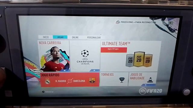Peguei um Nintendo switch lite pra jogar futebol em qualquer lugar e me surpreendeu demais! FIFA20! смотреть онлайн