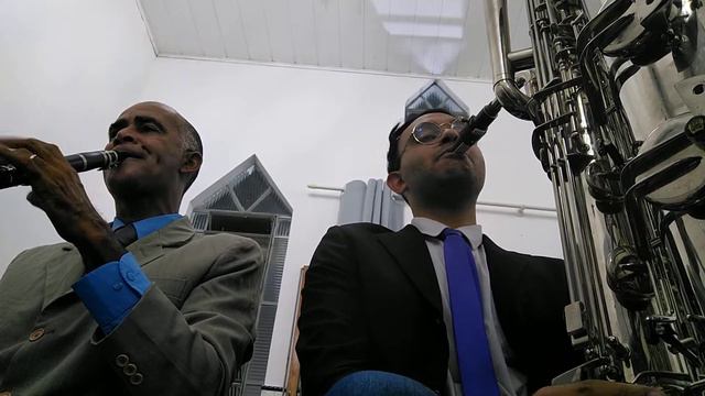 Clarinete & Sax Baixo - Hino CCB 173 (Para Ouvir aqui Estamos) смотреть онлайн
