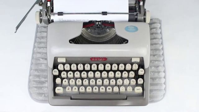 The Best Portable Typewriter! (type test competition) смотреть онлайн