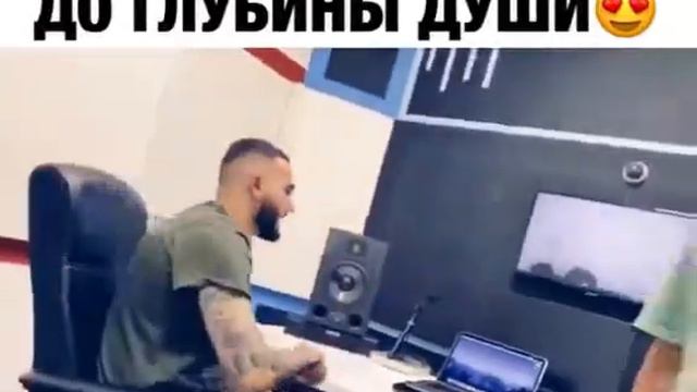 Очень красиво поет😍Очень красивая песня смотреть онлайн