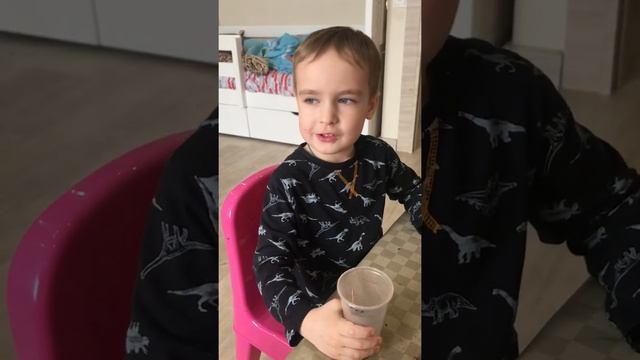 Кормление маленького богомола смотреть онлайн