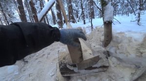 СТРОЮ ЗЕМЛЯНКУ В МОРОЗ! УСТАНОВИЛ ОКНО, СКОЛОТИЛ КРОВАТЬ - теперь можно спать!