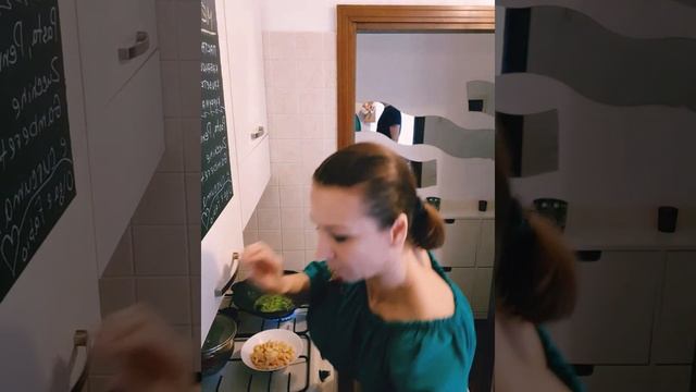 Паста с кабачком и креветками. Penne zucchine e gamberetti e curcuma. Итальянская кухня и язык. ♥️ смотреть онлайн