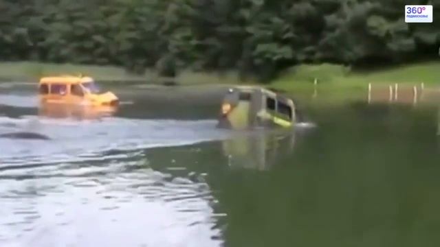 Вода в салоне автомобиля - улетел в воду на машине, гидроудар смотреть онлайн