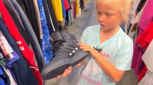 СОФИЯ КУПИЛА ПОДАРКИ БРАТЬЯМ. СОФУНЬЯ ШАЛУНЬЯ(Перезалив)