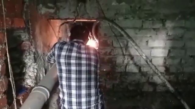 В подъездах многоквартирных домов активно ведутся малярные и штукатурные работы. смотреть онлайн