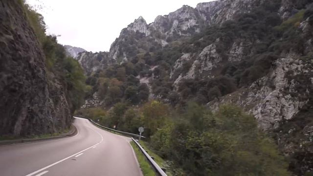 Подъезжаем к парку Picos de Europa, Spain Espaniol смотреть онлайн