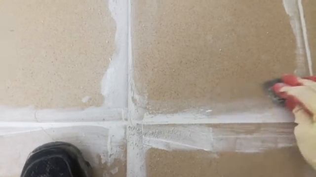 Легкий способ оттереть затирку с керамогранита . смотреть онлайн