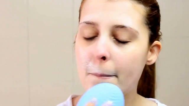 Foreo Luna - компактное устройство для очищения кожи лица смотреть онлайн