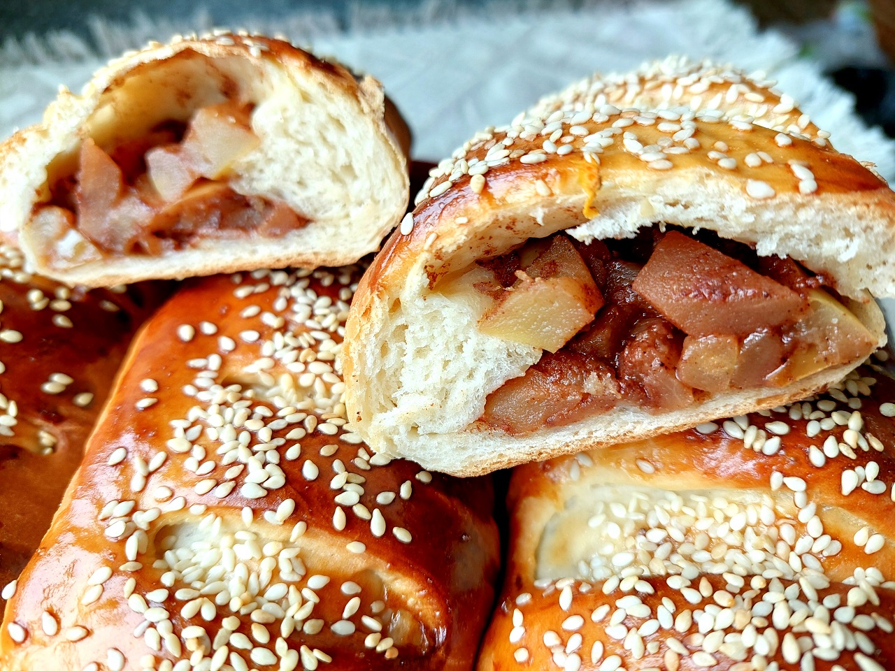 Булочки с яблочной начинкой. Начинка с корицей, как же это ароматно!