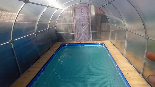 Крытый бассейн на своём участке, лучший вариант.