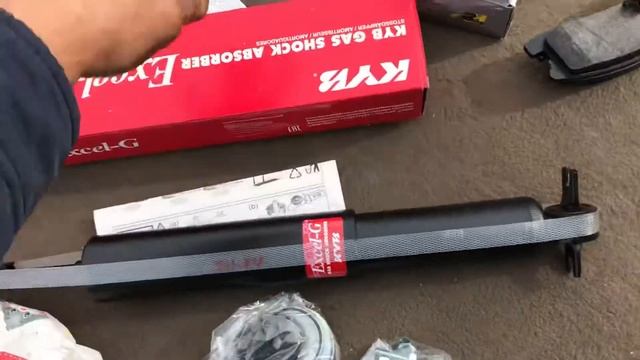 Замена передних тормозных колодок и амортизаторов на Jeep Grand Cherokee 2,7 смотреть онлайн