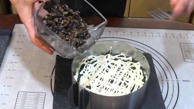 Чудесный СЛОЕНЫЙ САЛАТ со ШПРОТАМИ и ШАМПИНЬОНАМИ на Новый Год смотреть онлайн