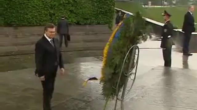 Янукович и венок смотреть онлайн