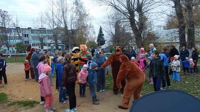 Веселье перед открытием детской площадки. смотреть онлайн