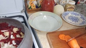 Щи из свежей капустой и мясом в духовке в чугуне на обед ?? В гостях у Зины