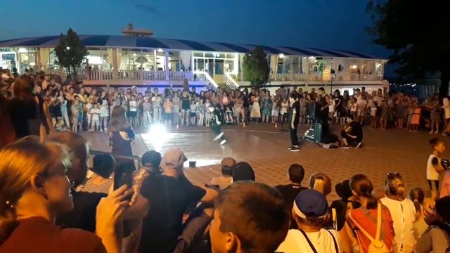 Анапа 2019. Уличные танцы. смотреть онлайн