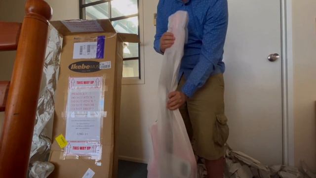 Squier Bass VI Shell Pink Limited Edition unboxing! смотреть онлайн