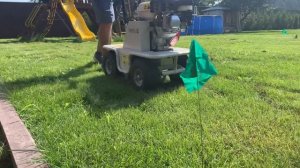 Срез газона при помощи подрезчика дерна Laski RS3040