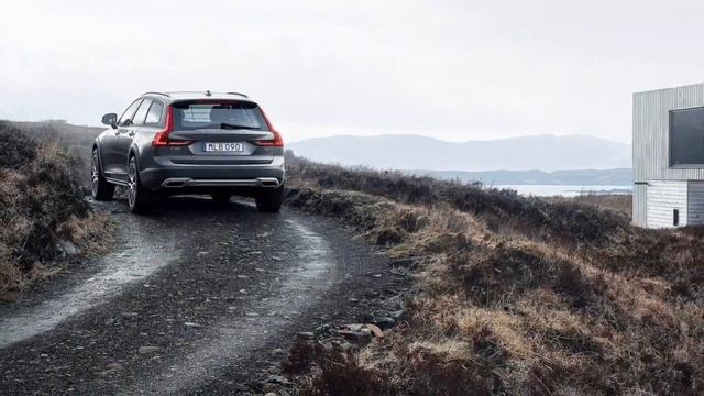 Volvo V90 Cross Country 2017 смотреть онлайн