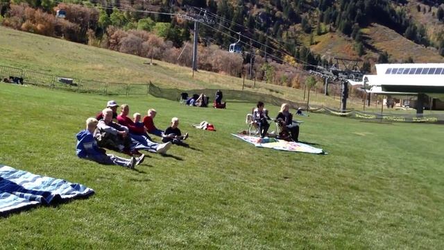 Пикник в горах на курорте 