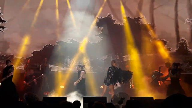 Hande Yener - canlı/live Istanbul'da - Bodrum şarkısı 28.09.2022 смотреть онлайн