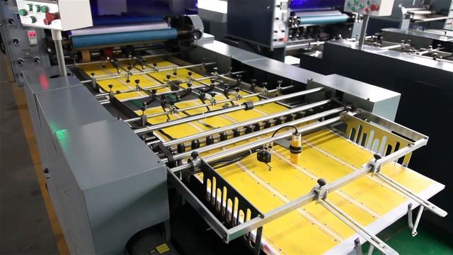 Process of making sticky notes or post-it. смотреть онлайн