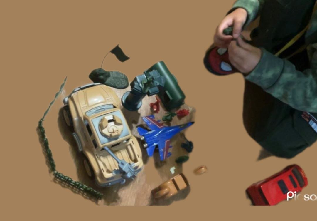 Военная база: машинки и солдатики