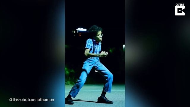 Man Shows Off Incredible Robot Dancing Skills смотреть онлайн