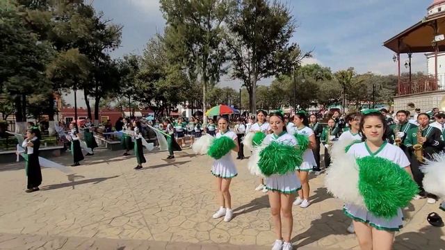 Tigres P10 y Luciernagas Marching Band - In The Stone смотреть онлайн