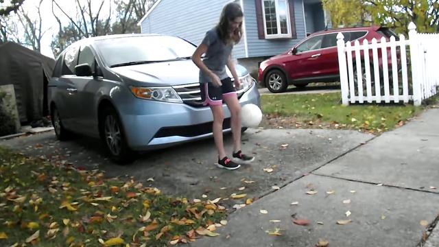 203 Soccer Juggles смотреть онлайн