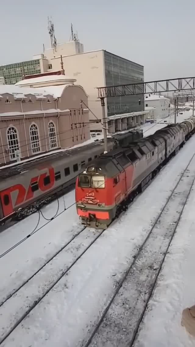 Тепловоз 2тэ25км-0508 на станции Ижевск. смотреть онлайн