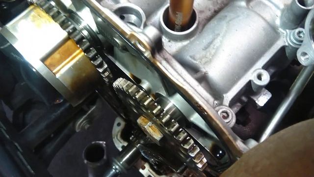 VW Touran P0016 trouble code 1.4TSI engine Stretched Timing chain replacement (2) смотреть онлайн