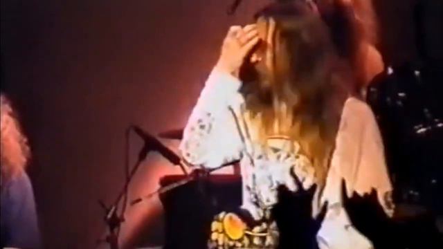 ЛЕТОВ ПОДСКАЗЫВАЕТ ЛЕТОВУ, КАКУЮ ПЕСНЮ ЛЕТОВА ДАЛЬШЕ ПЕТЬ ЛЕТОВУ смотреть онлайн