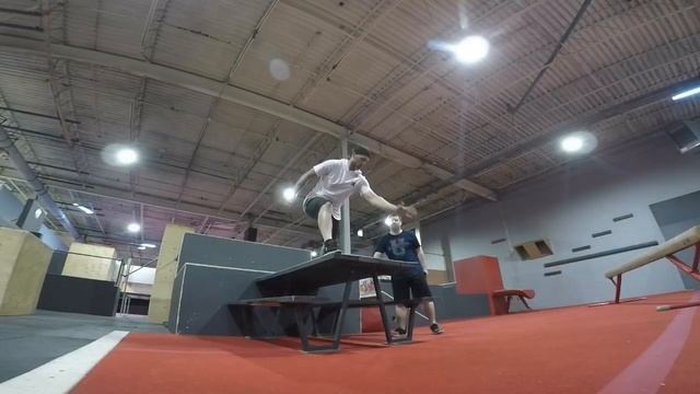 Parkour Training for beginners , vault , climb up , drop смотреть онлайн