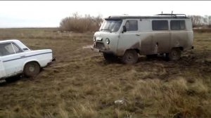 Жигуль застрял в грязи)))))