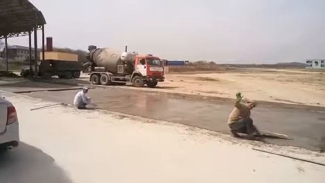 Заливка тратуарной дорожки поселка " Вилла Парк" в Ессентуках смотреть онлайн