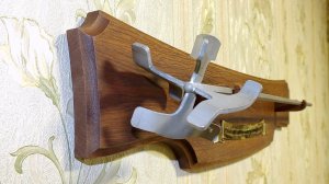 Как превратить инструмент в сувенир и подколоть лучшего друга.