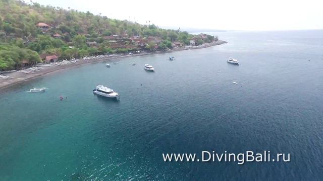 Aerial Shots Of Lipah Bay In Amed, Bali. Залива Липа Бей сверху.