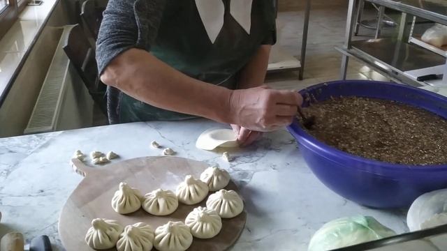 Хинкали. Как сформировать. Подсмотрено в ресторане Pasanauri в местечке Пасанаури смотреть онлайн